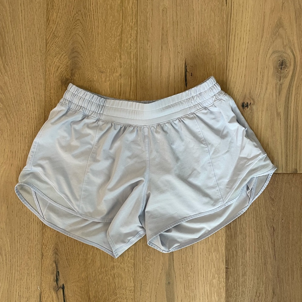 LULULEMON 4” size 8 HOTTY HOTS - lavender dew